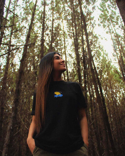 CAMISETA STAY WILD CORTA NEGRA